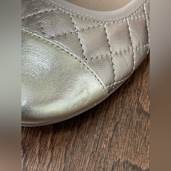VANELi Bronze/Gold Serene Quilted Leather Flats Size 7 - Picture 9 of 10